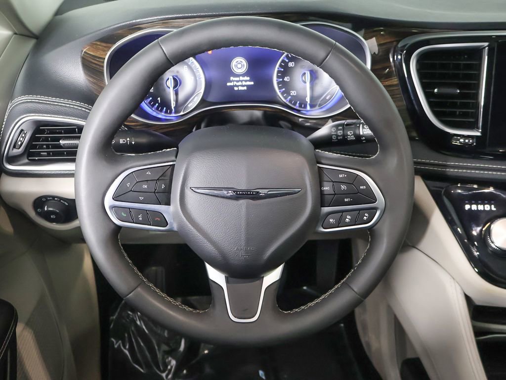 Used 2024 Chrysler Pacifica Limited FWD image 41