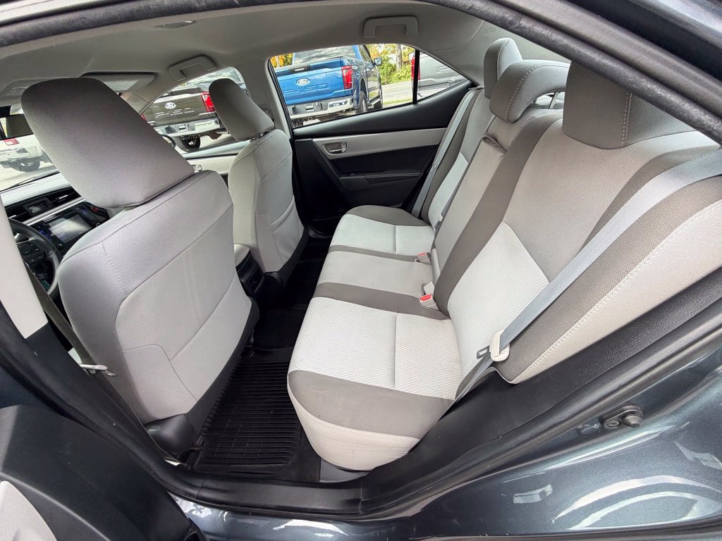 Used 2018 Toyota Corolla LE FWD image 45