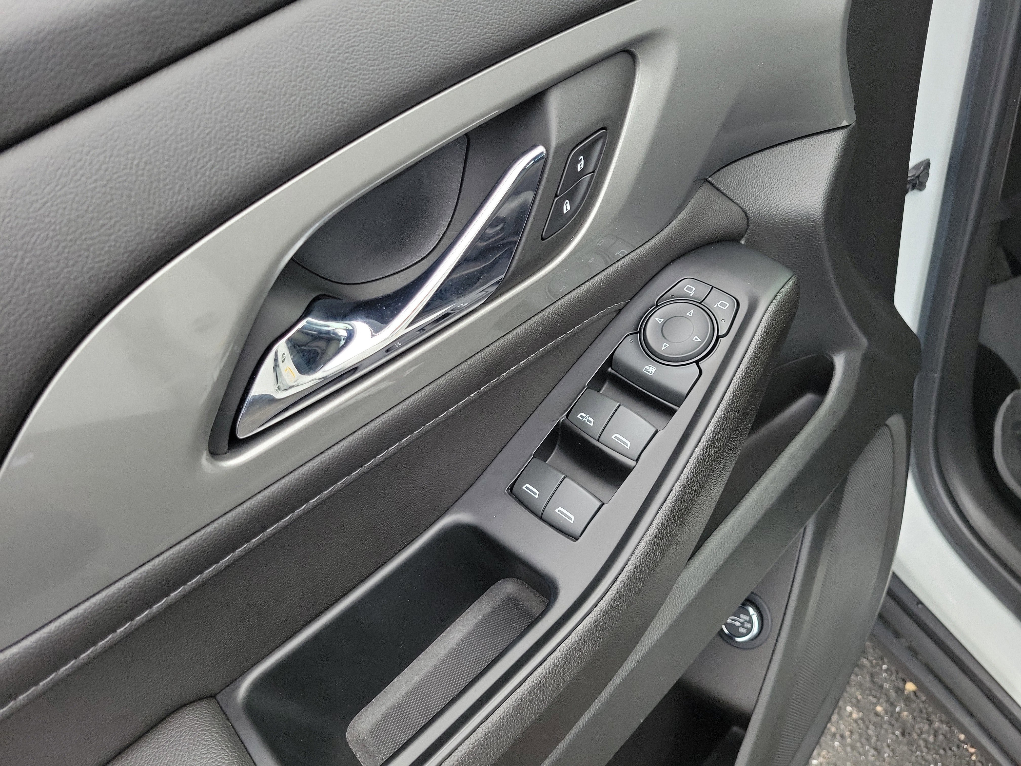 Used 2023 Chevrolet Traverse LT FWD image 21