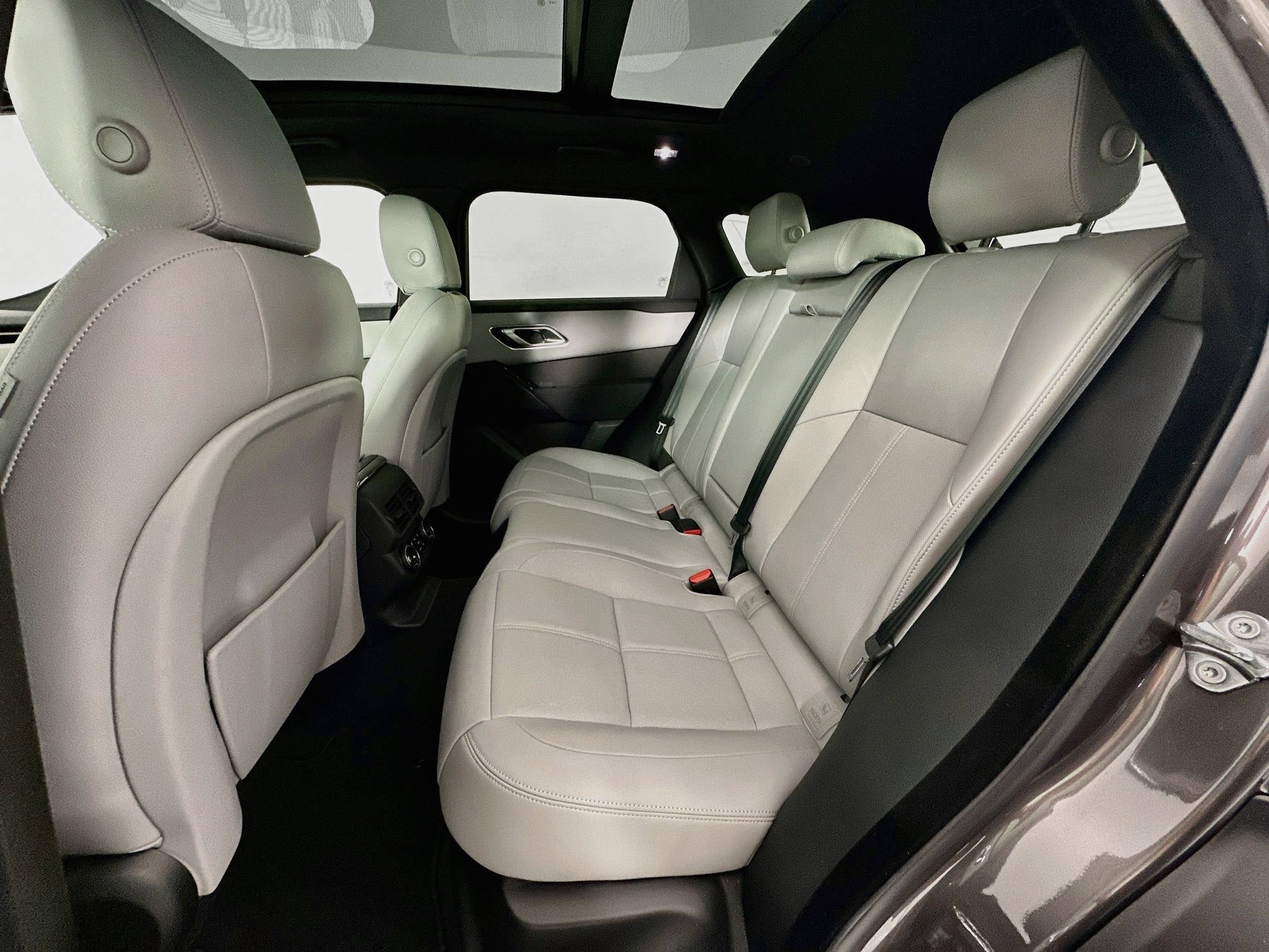 Certified 2024 Land Rover Range Rover Velar Dynamic SE AWD/4WD image 24