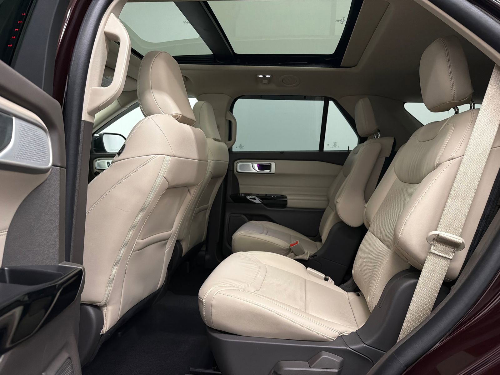 Used 2023 Ford Explorer Platinum w/ Technology Package image 18