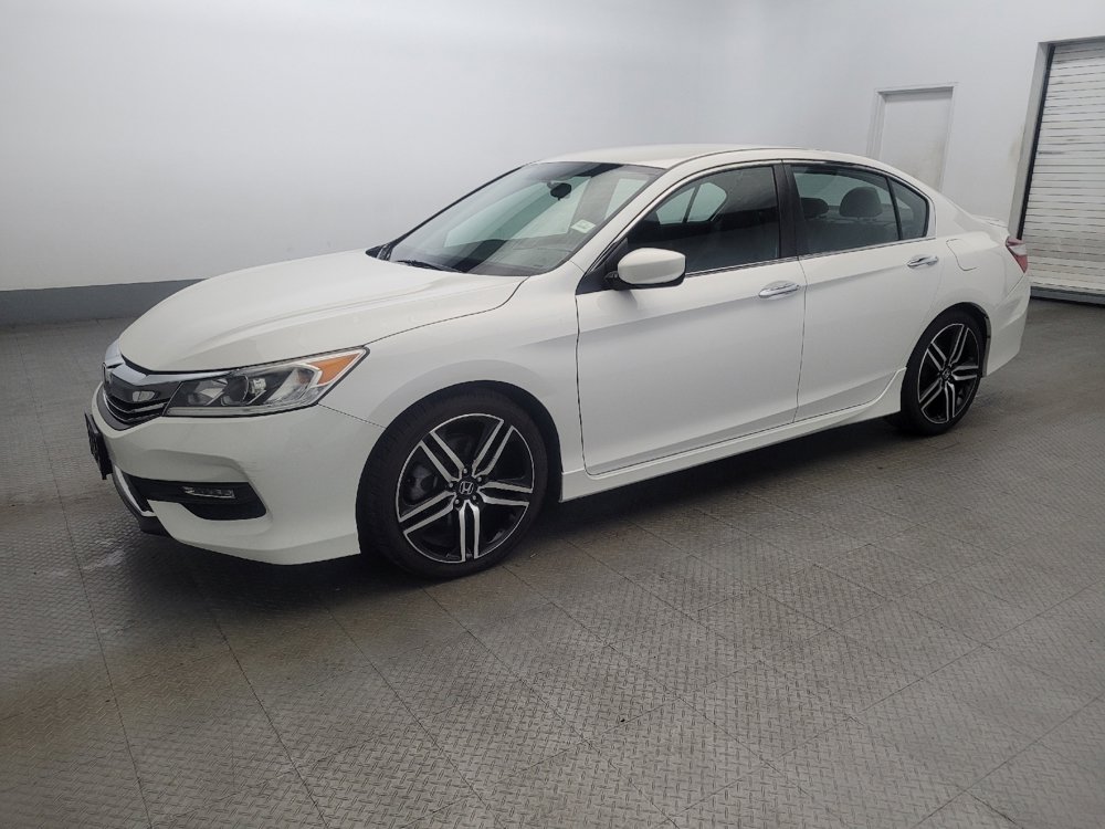 Used 2017 Honda Accord Sport image 2