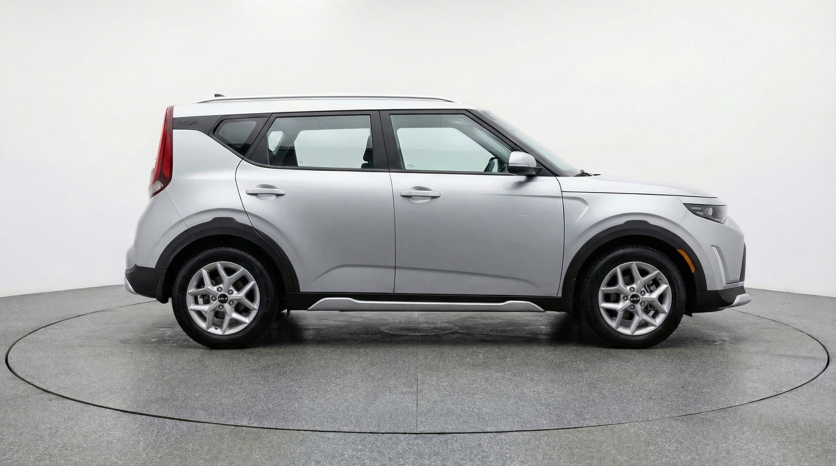 Used 2025 Kia Soul LX w/ LX Technology Package FWD image 11