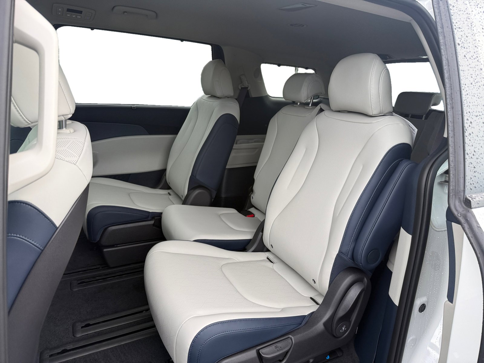 New 2026 Kia Carnival EX FWD image 16