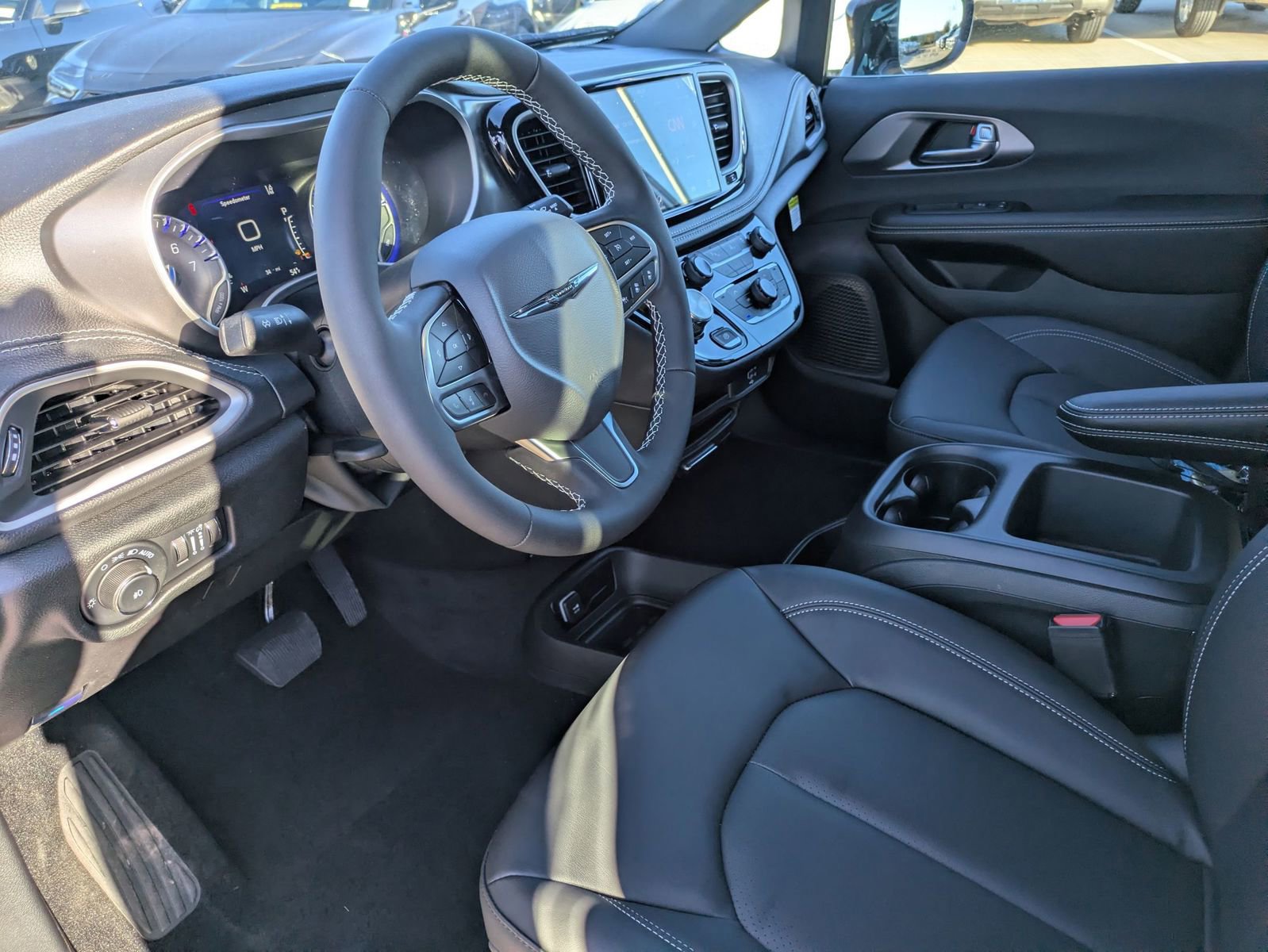 New 2026 Chrysler Pacifica Select image 9