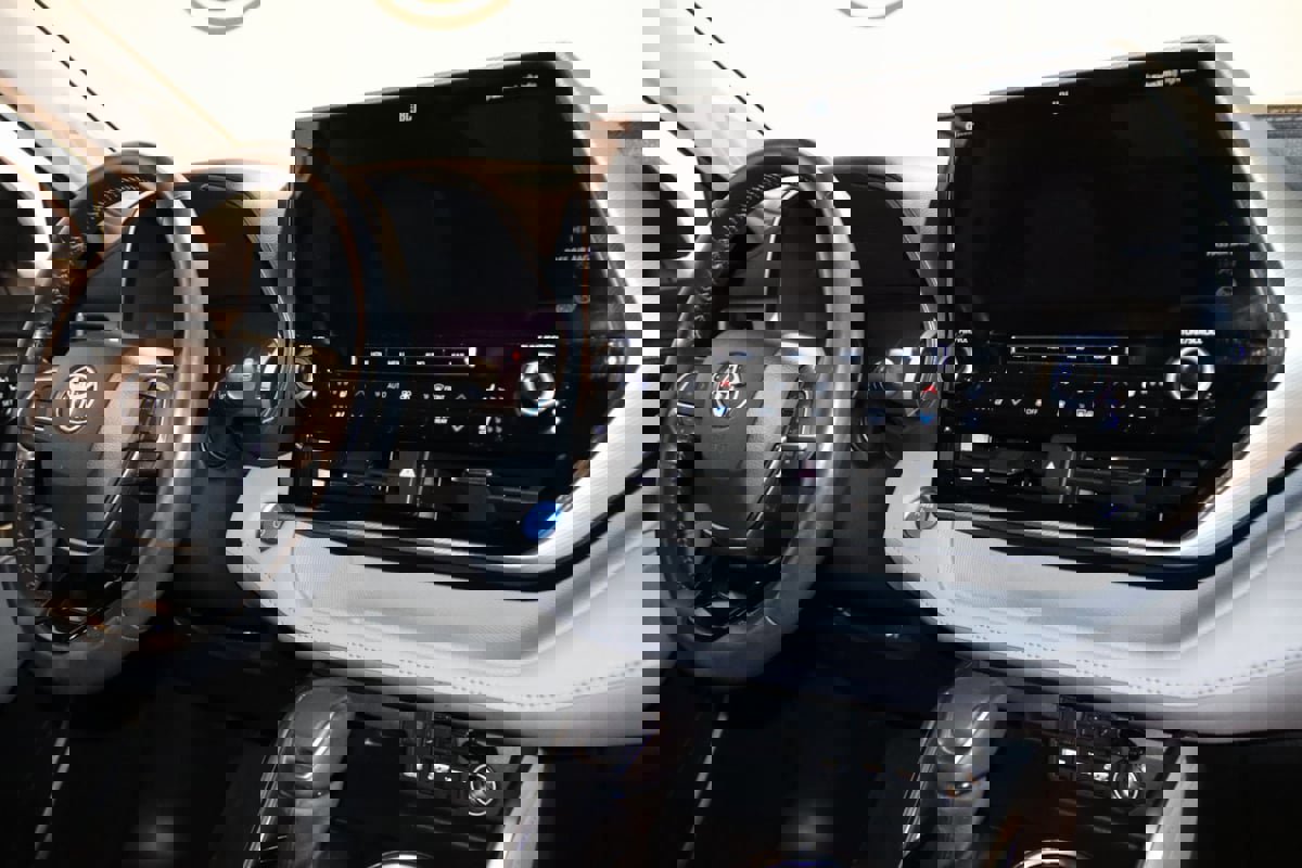 Used 2021 Toyota Highlander Platinum image 64