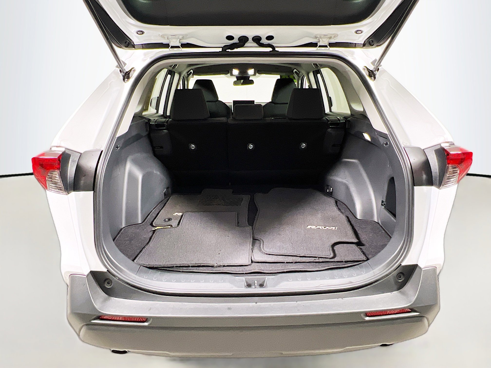 Used 2024 Toyota RAV4 LE image 34