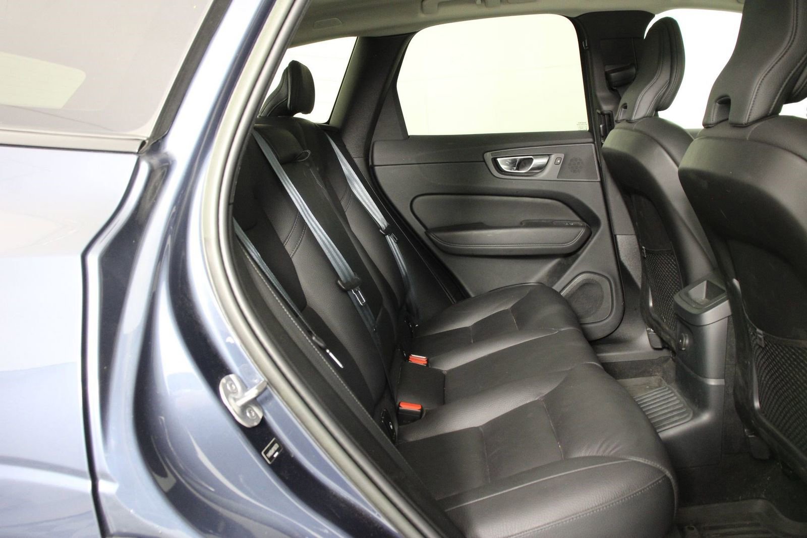 Certified 2023 Volvo XC60 T8 Plus w/ Climate Package AWD/4WD image 28