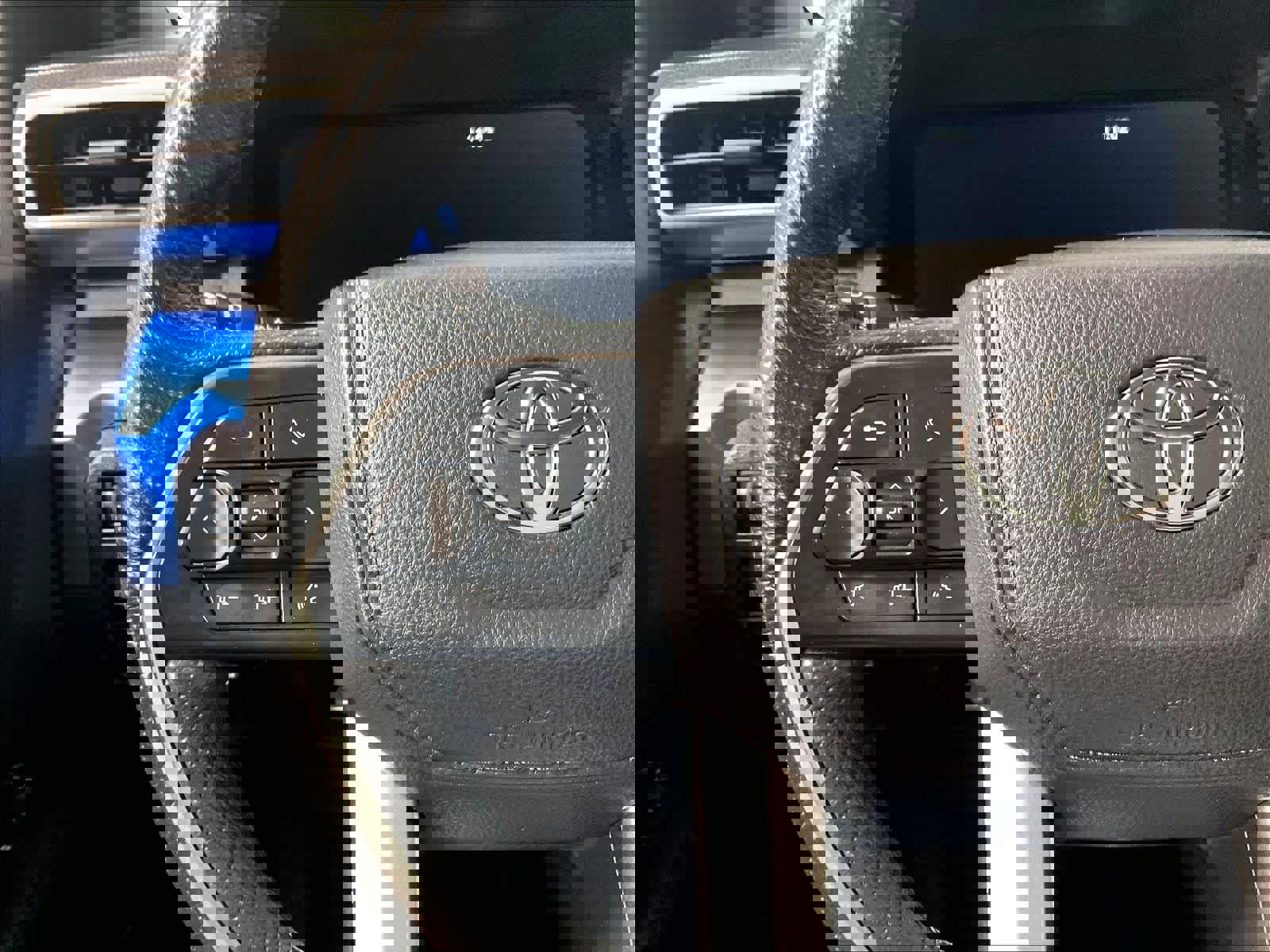 Certified 2025 Toyota Tacoma TRD Off-Road AWD/4WD image 22