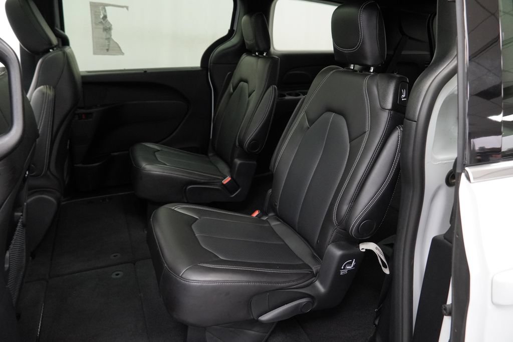 Certified 2025 Chrysler Pacifica Select AWD/4WD image 20