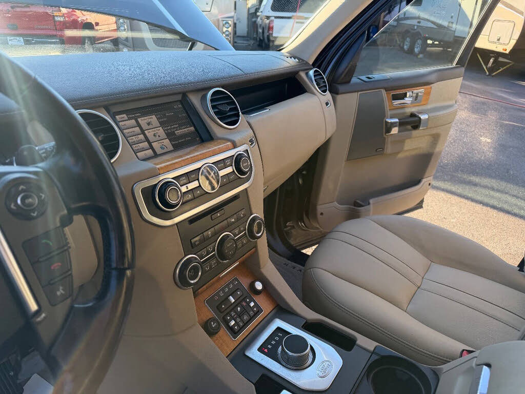Used 2015 Land Rover LR4 HSE AWD/4WD image 25