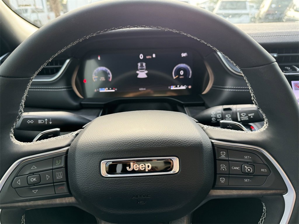 New 2024 Jeep Grand Cherokee Limited w/ Black Appearance Package image 27