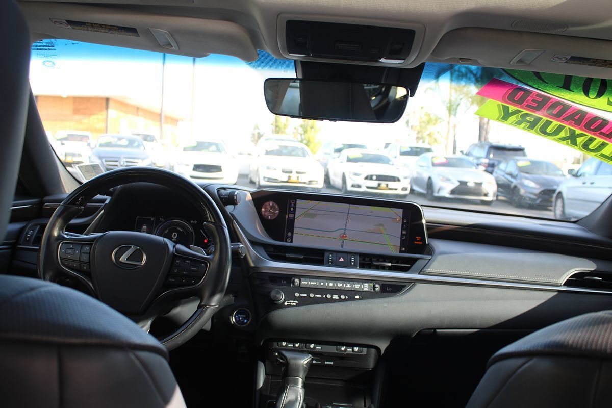 Used 2019 Lexus ES 300h w/ Premium Package FWD image 29