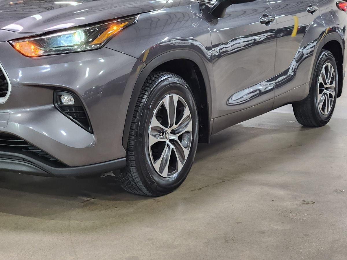 Used 2022 Toyota Highlander XLE FWD image 17