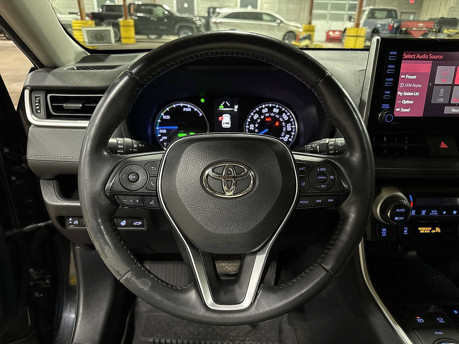 Used 2019 Toyota RAV4 XLE AWD/4WD image 17