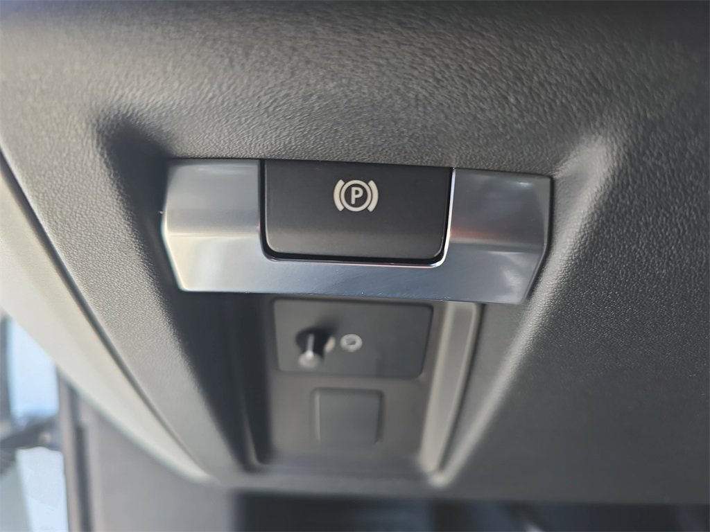 Certified 2023 Land Rover Defender 130 X-Dynamic SE image 27