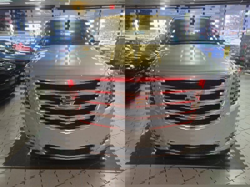 Used 2017 Cadillac Escalade ESV Premium Luxury image 2