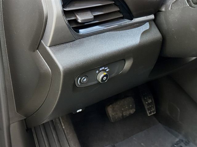 Used 2022 Chevrolet Traverse LT image 12