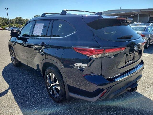 Used 2020 Toyota Highlander XLE image 6