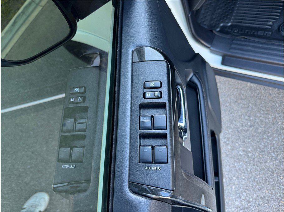 Used 2023 Toyota 4Runner 40th Anniversary SE AWD/4WD image 20