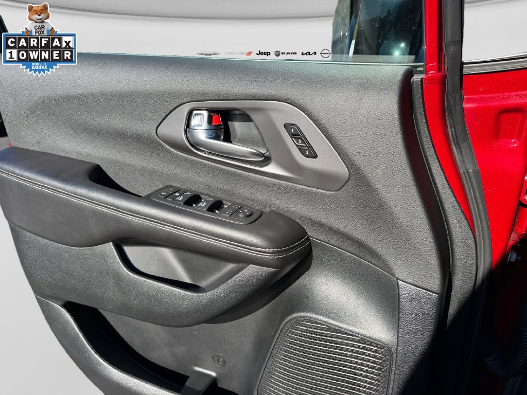 Used 2026 Chrysler Pacifica Select FWD image 27