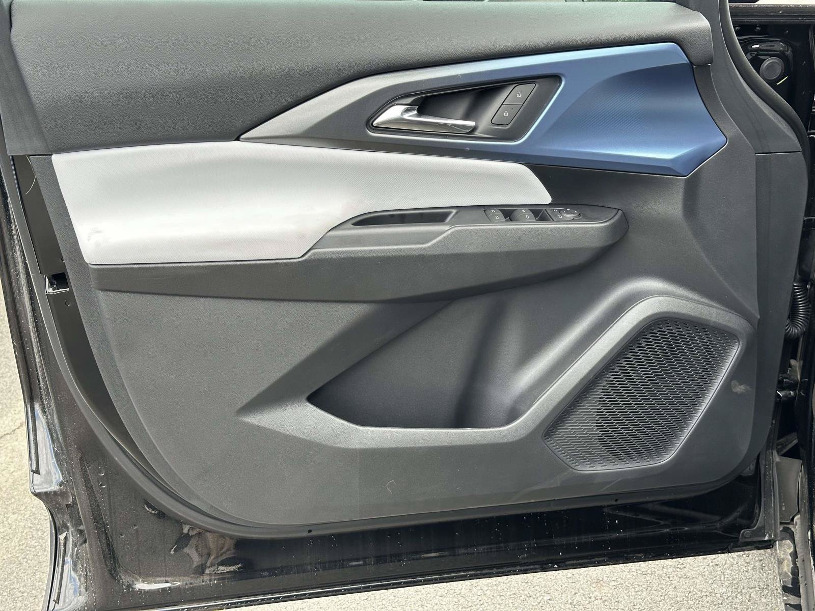 New 2026 Chevrolet Equinox EV LT w/ LPO, Blackout Package FWD image 19