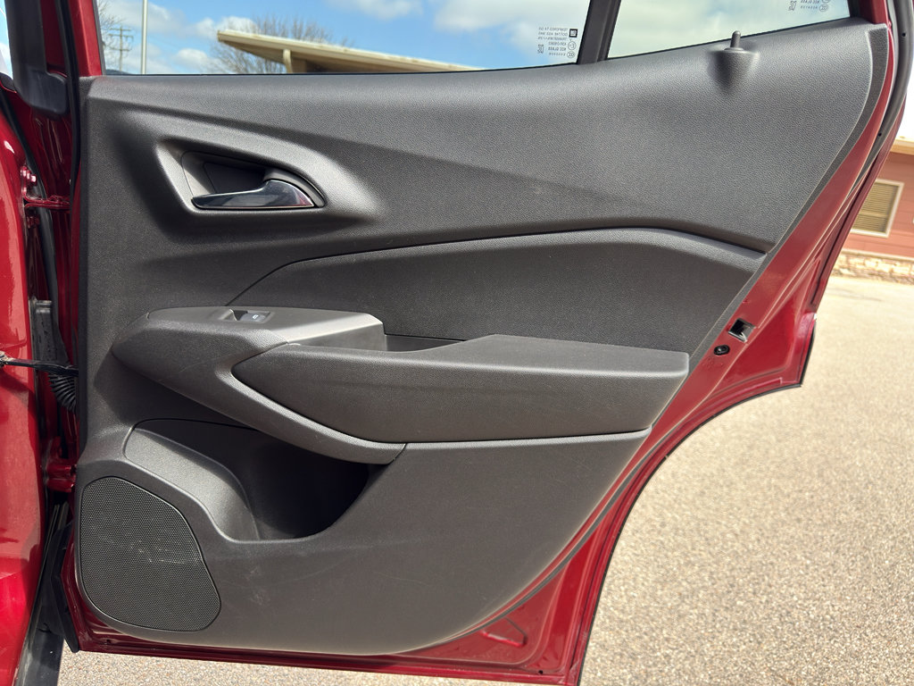 Used 2024 Chevrolet Trax RS w/ Sunroof Package FWD image 20