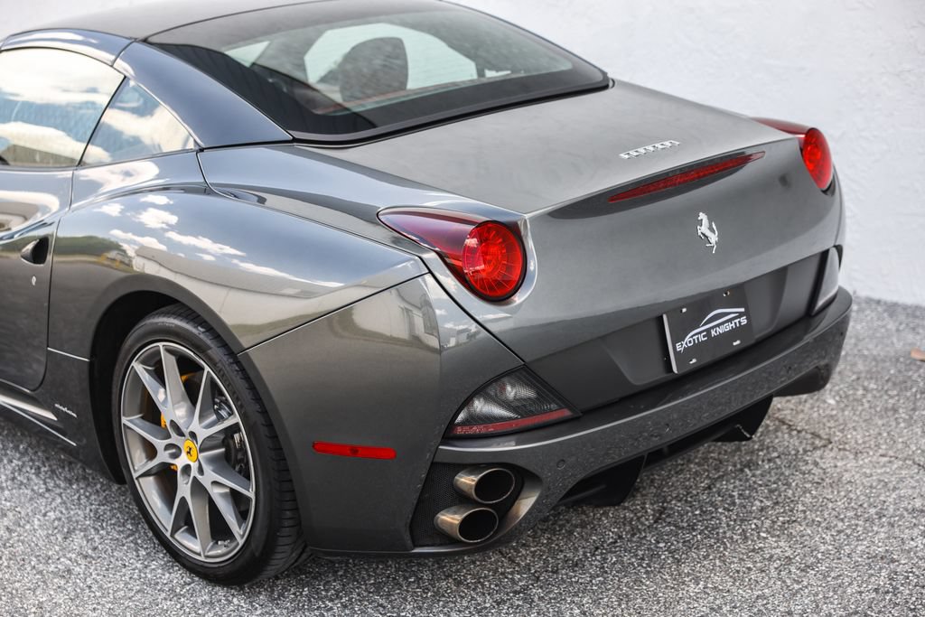 Used 2010 Ferrari California RWD image 20