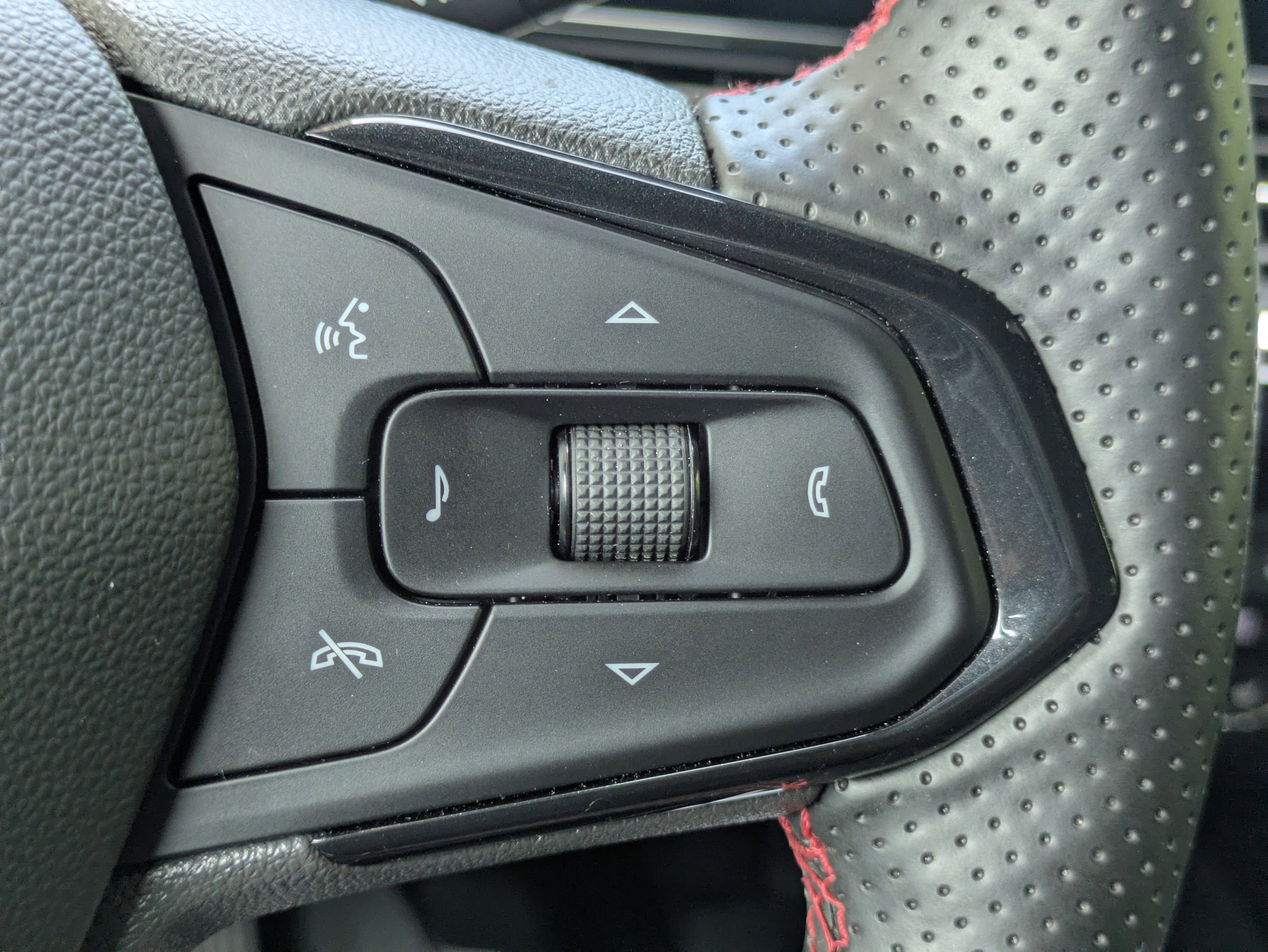 Used 2025 Chevrolet Trax RS w/ Driver Confidence Package FWD image 17