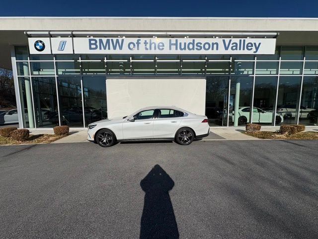 Used 2026 BMW 530i xDrive w/ Premium Package image 1