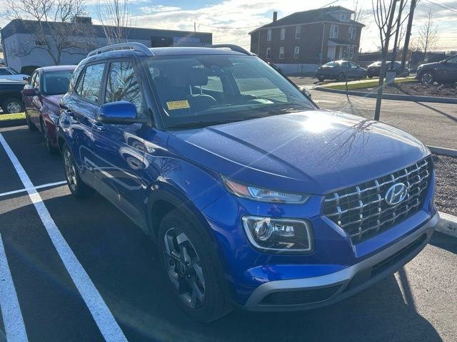 Used 2023 Hyundai Venue Limited image 2