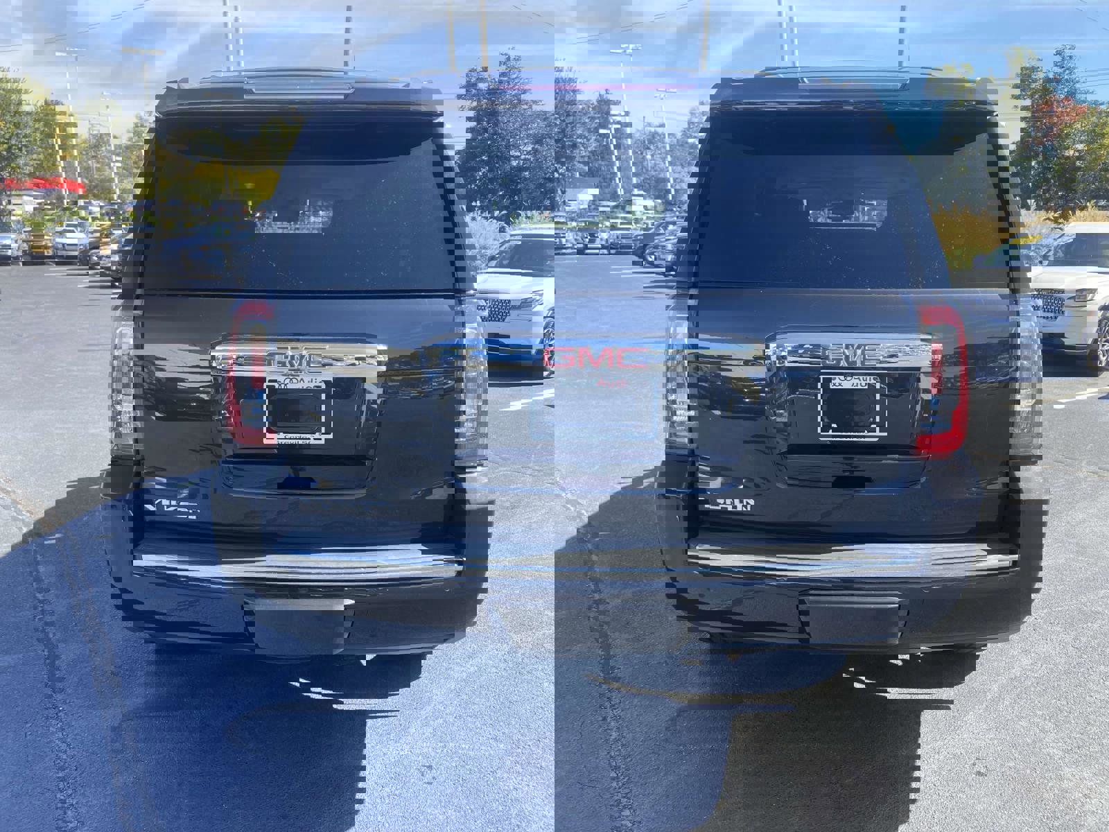 Used 2020 GMC Yukon Denali w/ Enhanced Security Package image 8