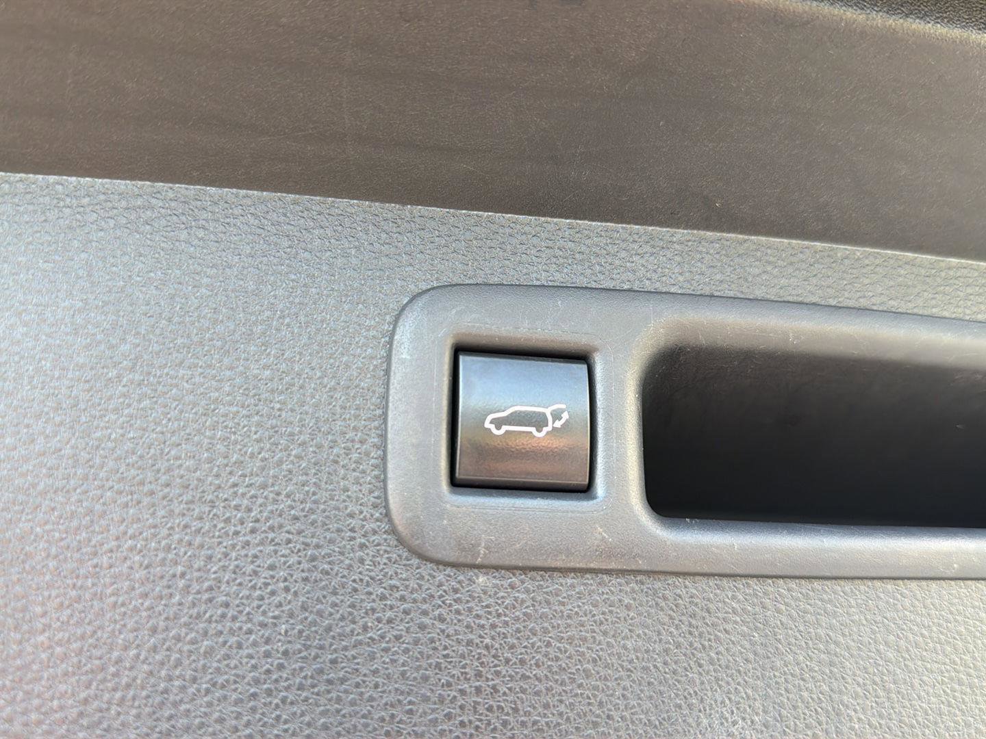 Used 2022 Toyota Highlander XLE FWD image 36