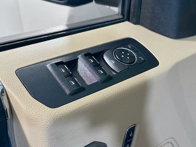 Used 2015 Ford F150 XLT AWD/4WD image 9