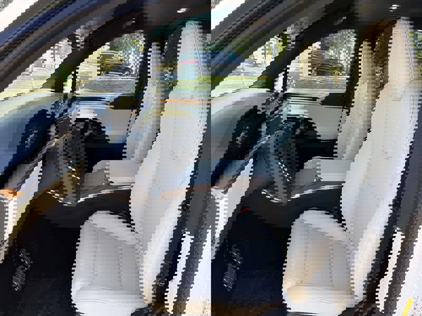 Used 2024 Tesla Model X image 25