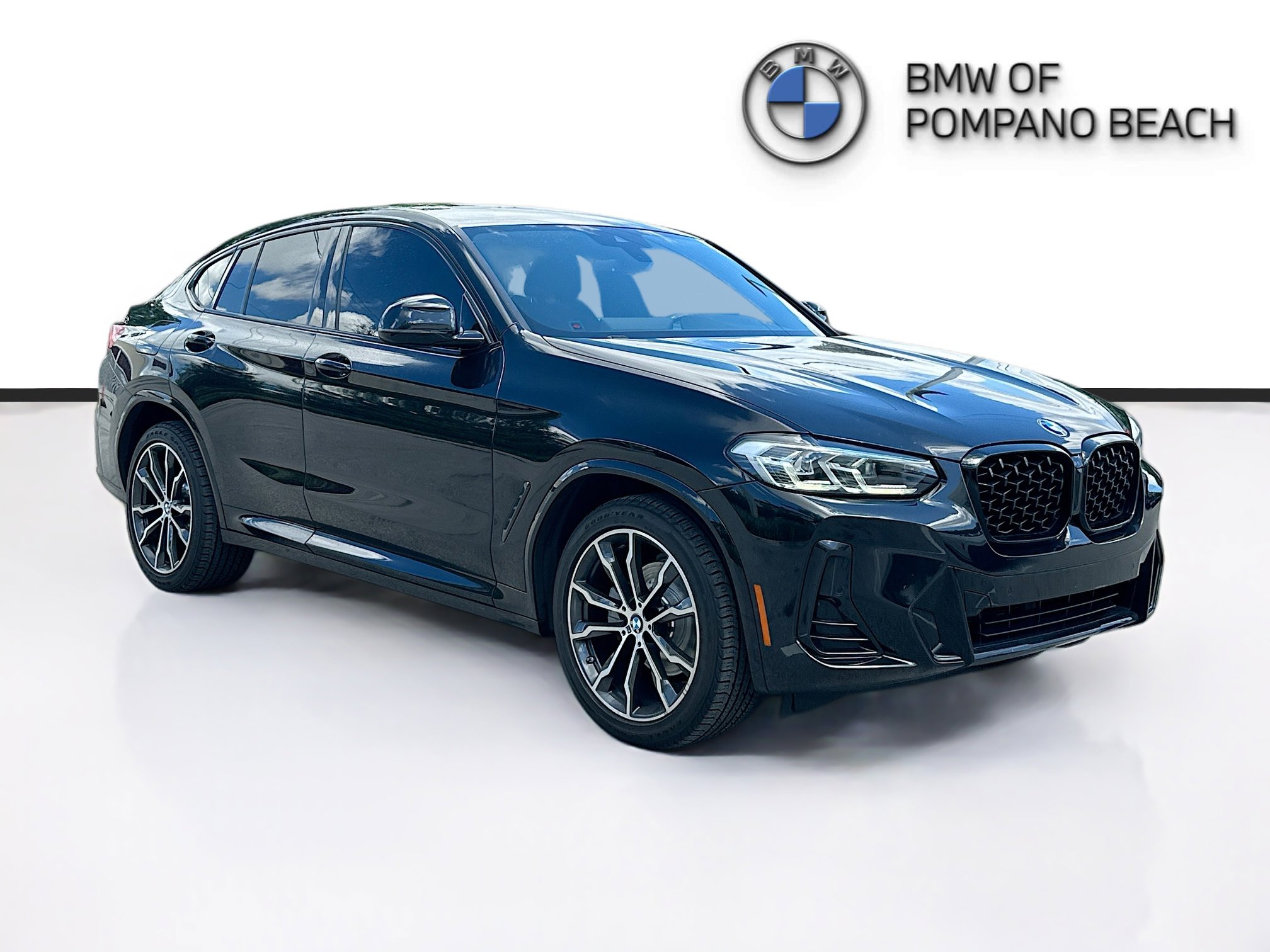 Used 2022 BMW X4 xDrive30i w/ M Sport Package 2