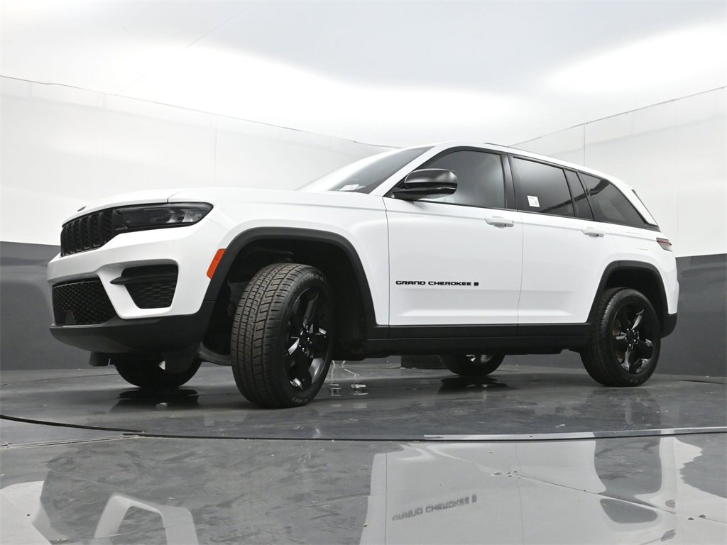 Used 2022 Jeep Grand Cherokee Altitude image 29
