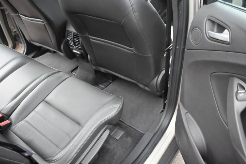 Used 2015 Ford C-MAX Energi SEL w/ Equipment Group 303A FWD image 17