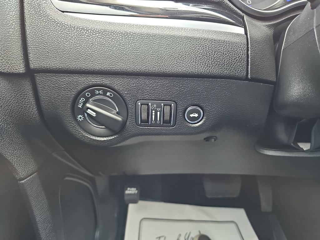Used 2023 Chrysler 300 Touring image 29