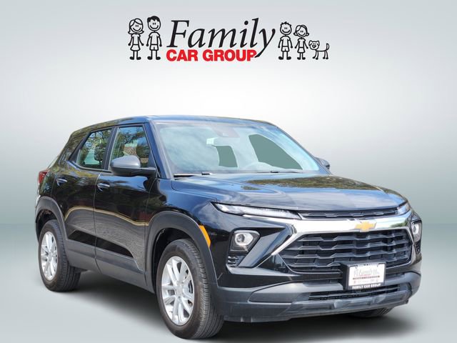 Used 2025 Chevrolet TrailBlazer LS FWD image 2