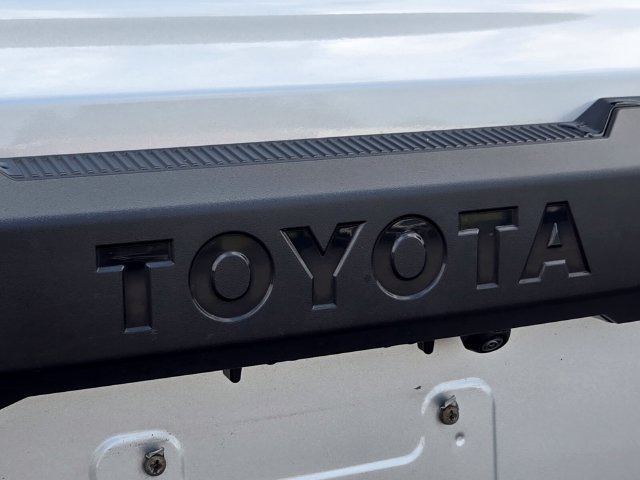 Used 2025 Toyota 4Runner SR5 AWD/4WD image 15