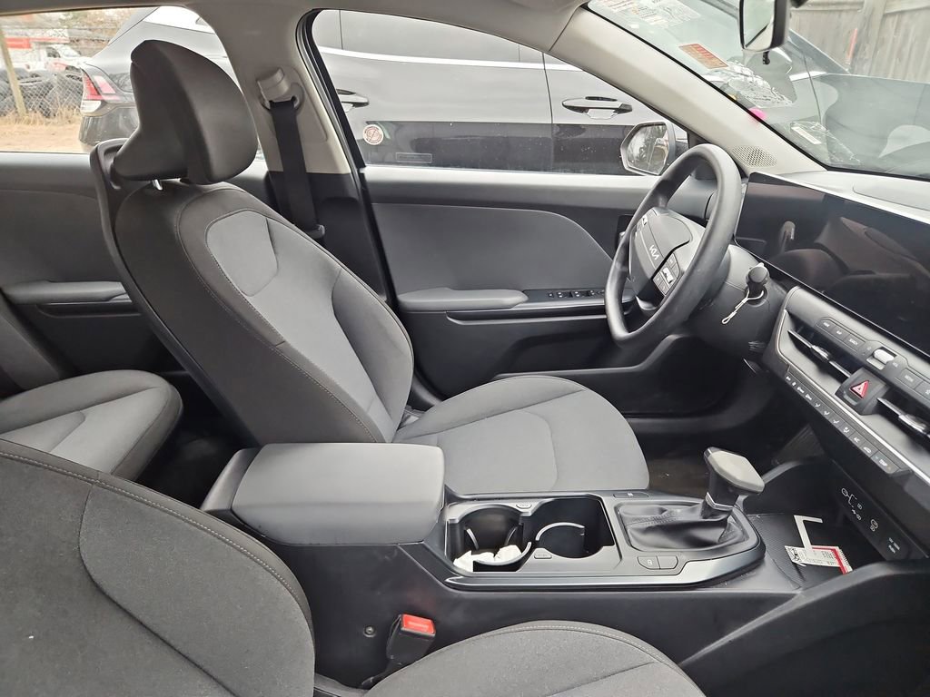 Used 2025 Kia K4 LXS image 9