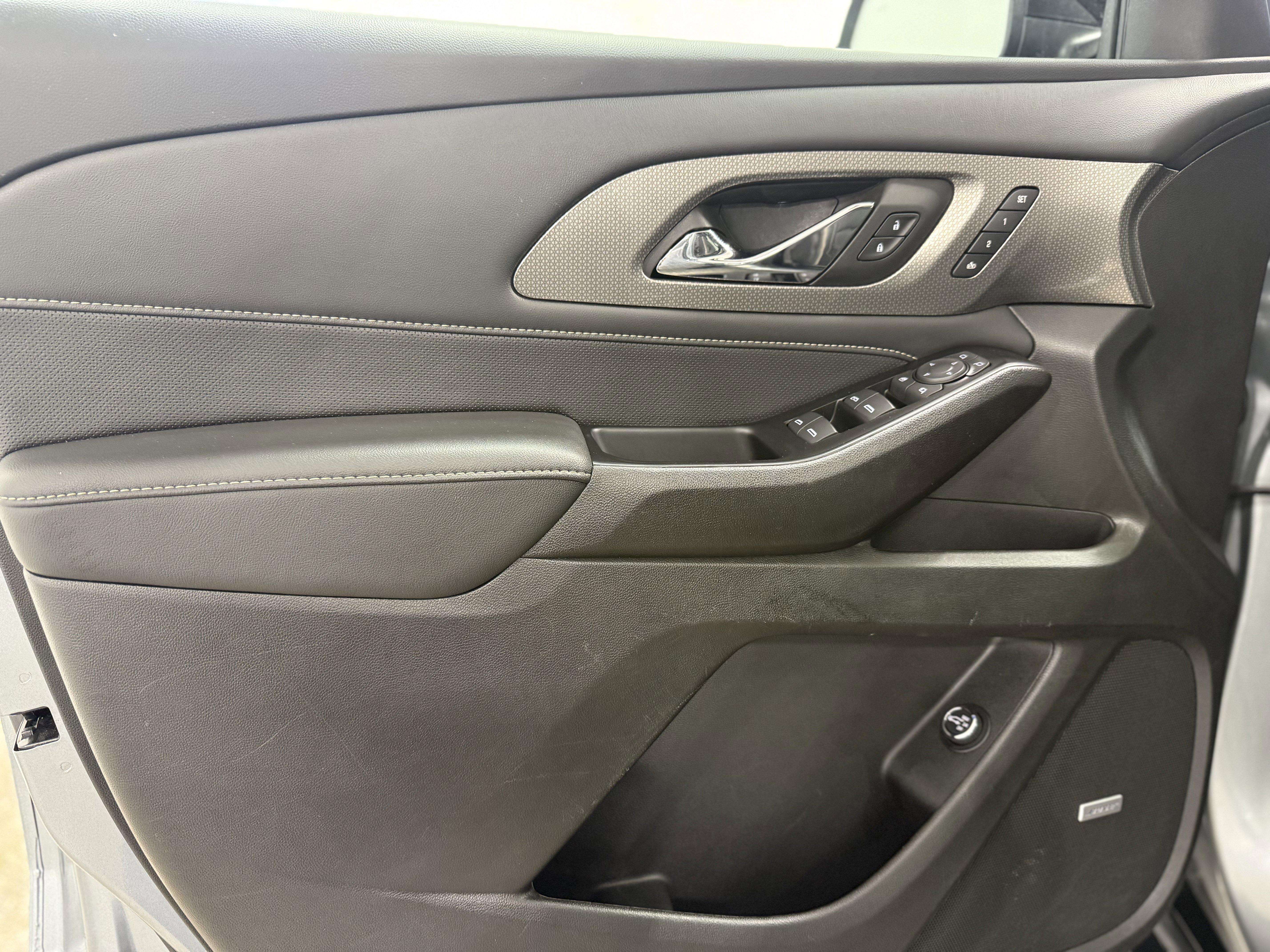 Certified 2023 Chevrolet Traverse Premier w/ Redline Edition image 13