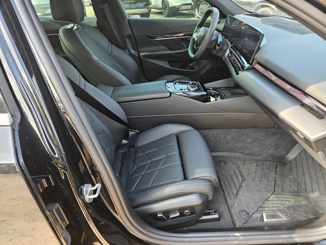 Used 2025 BMW i5 eDrive40i w/ Premium Package image 17