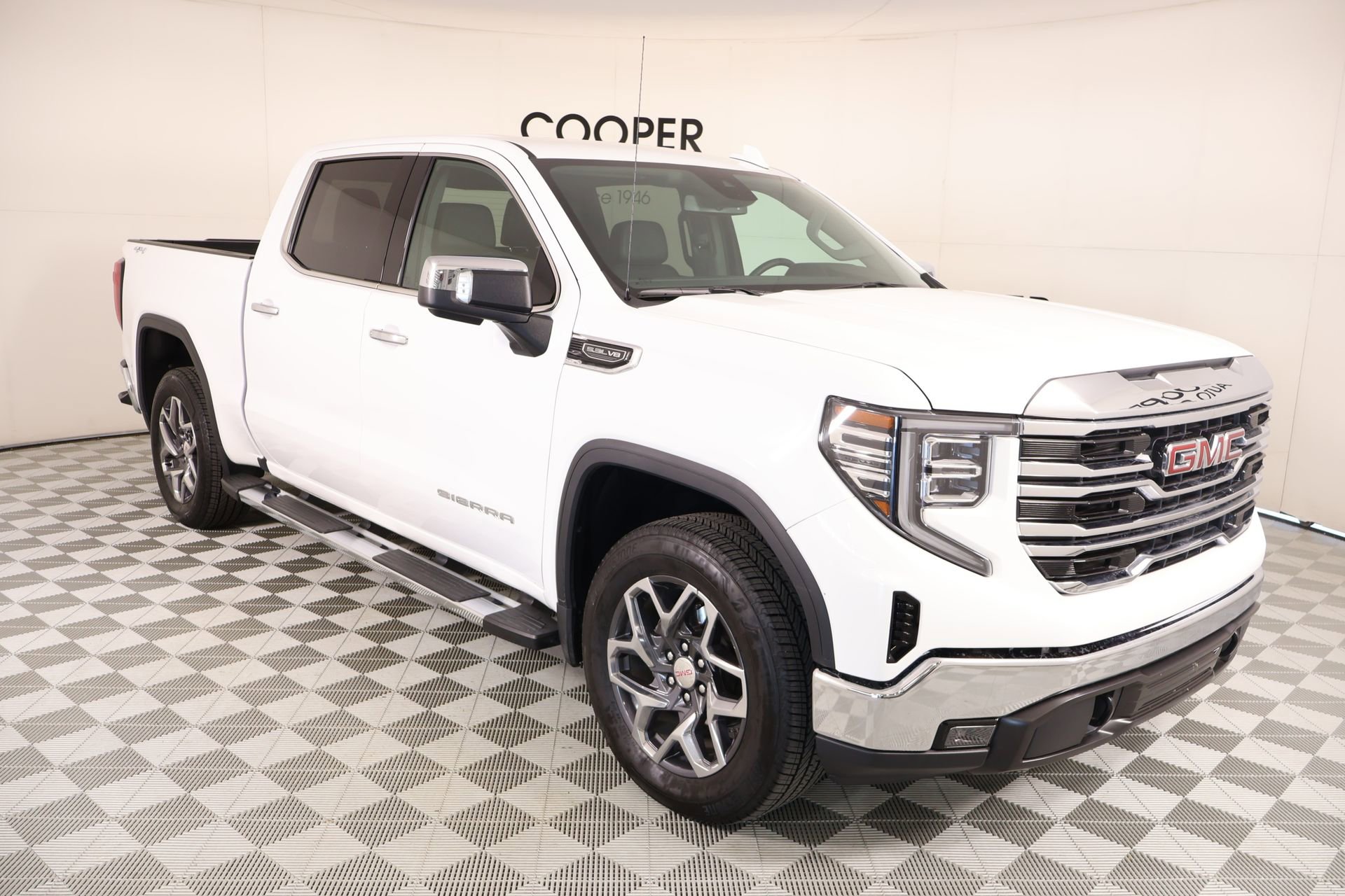 Used 2026 GMC Sierra 1500 SLT w/ SLT Premium Package AWD/4WD image 1