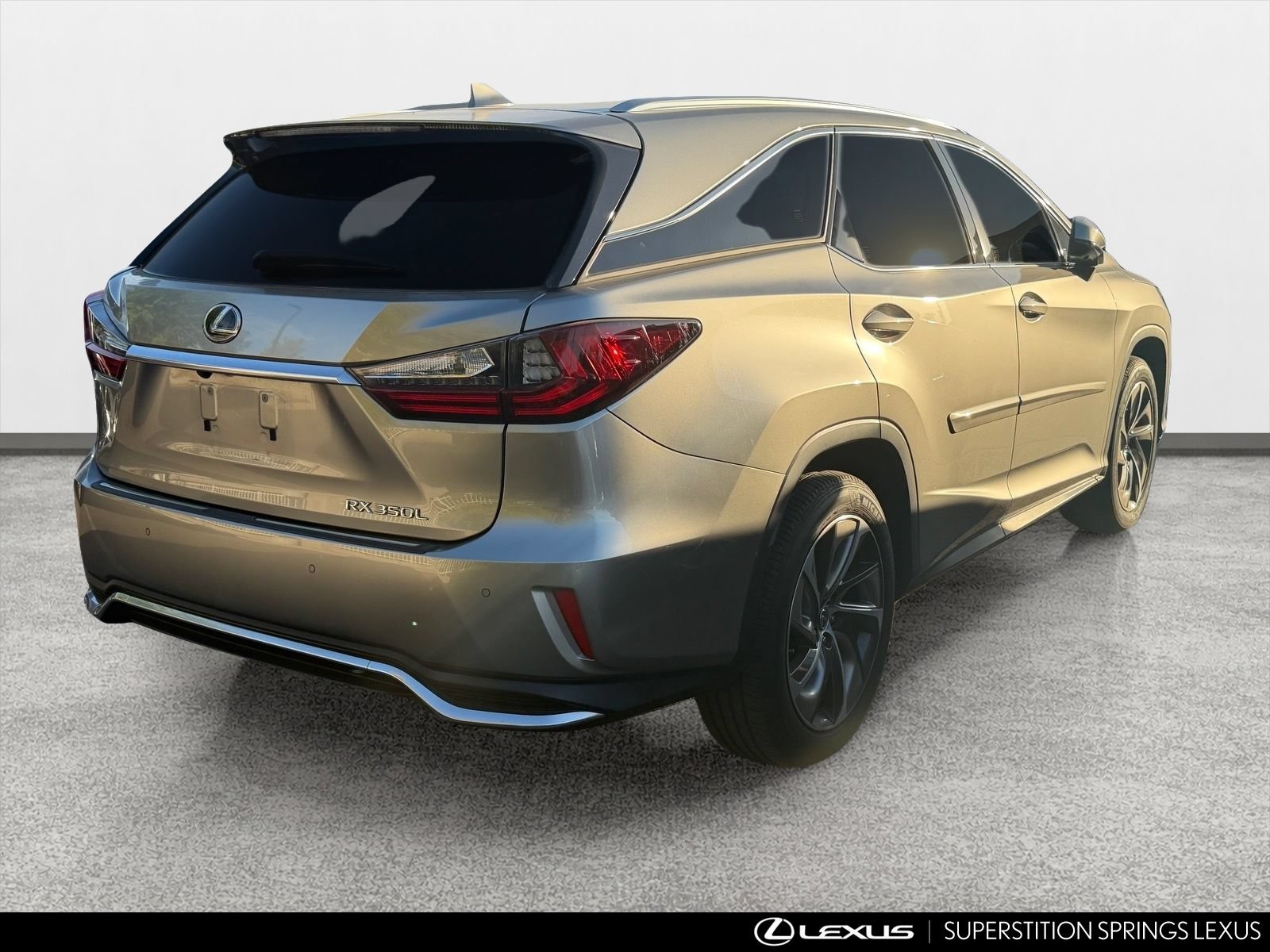 Used 2018 Lexus RX 350L Luxury w/ Accessory Package FWD image 4