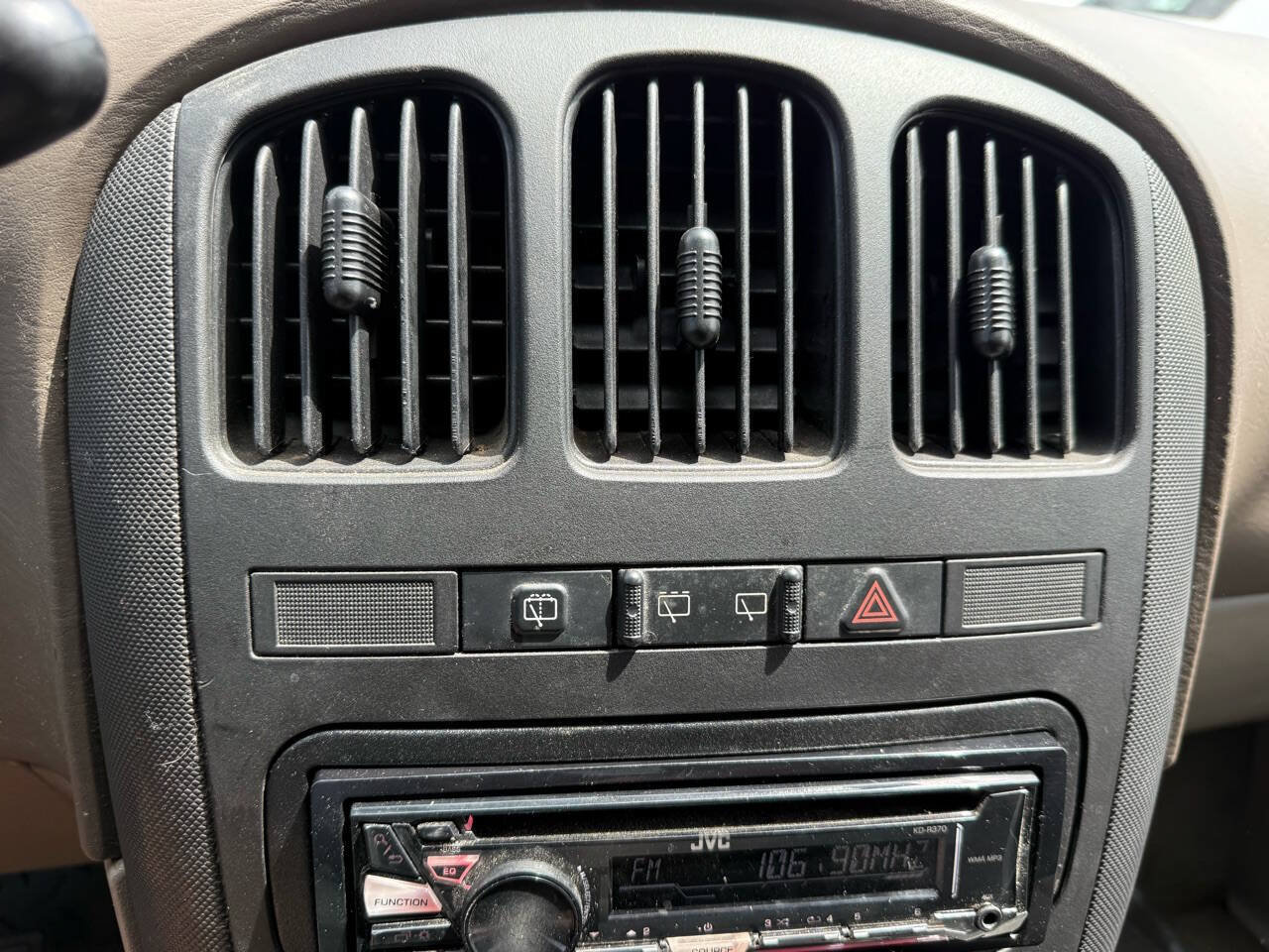 Used 2002 Dodge Caravan SE FWD image 13