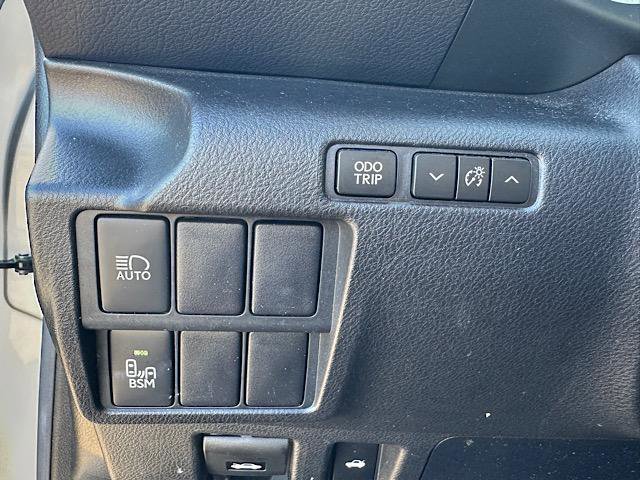 Used 2018 Lexus IS 300 AWD image 22