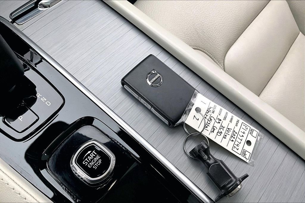 Used 2023 Volvo XC90 B5 Core w/ Climate Package image 14