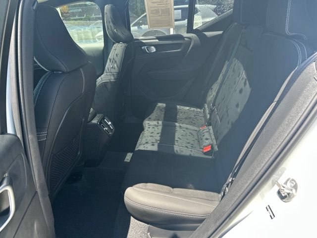 Certified 2025 Volvo XC40 B5 Plus AWD/4WD image 17
